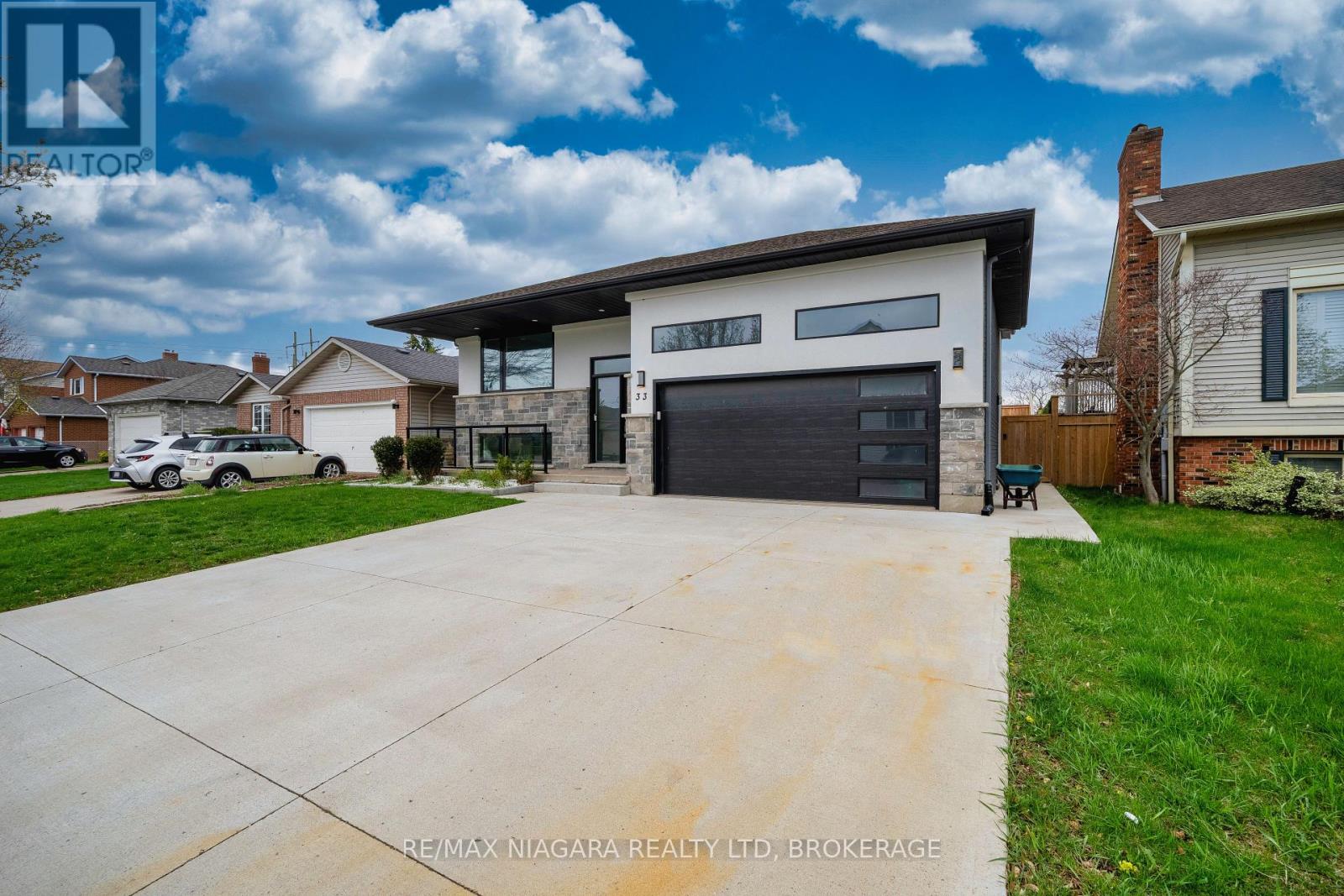 33 West Farmington Drive, St. Catharines, Ontario  L2S 3S3 - Photo 2 - X13484886