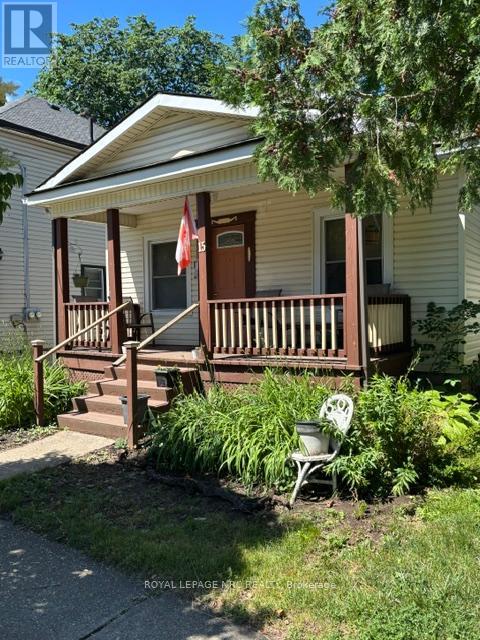 15 Rodman Street, St. Catharines, Ontario  L2R 5C9 - Photo 2 - X13485502
