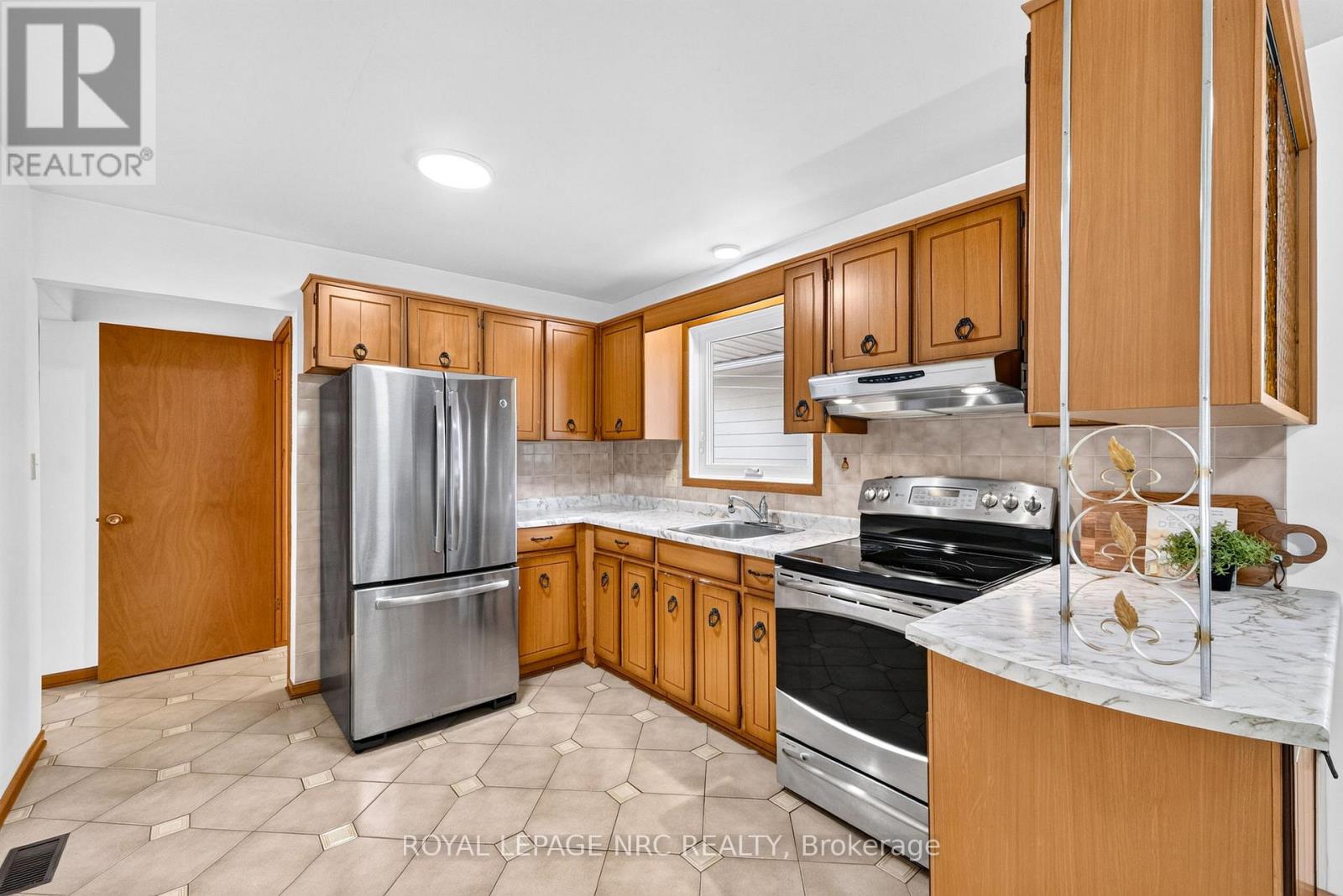 69 Royal Road, Port Colborne, Ontario  L3K 4B1 - Photo 13 - X13486568