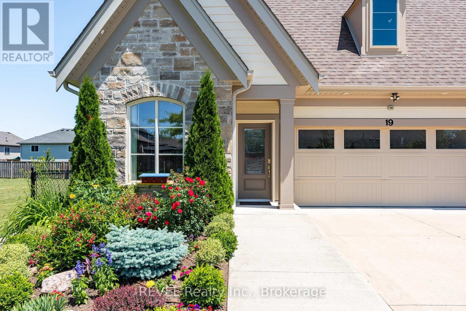 19 Francesco Crescent, St. Catharines, Ontario  L2S 4C7 - Photo 2 - X13487342