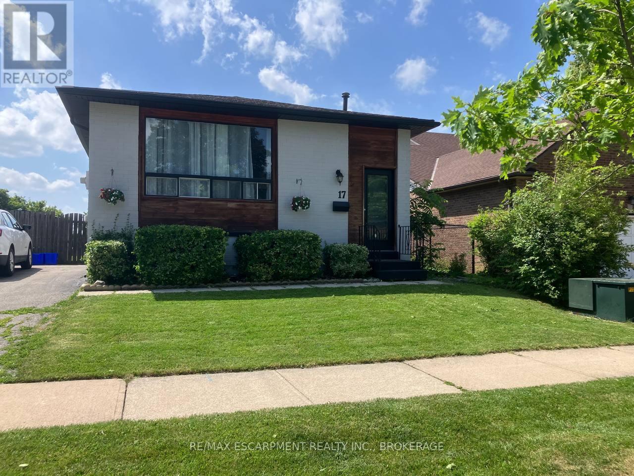 LOWER - 17 MELLENBY STREET, Hamilton, Ontario