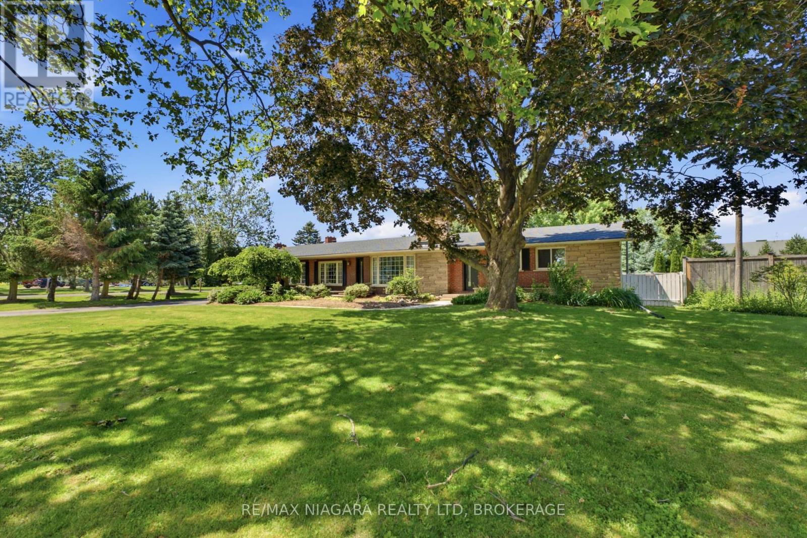 1042 Lakeshore Road W, St. Catharines, Ontario  L2R 6P9 - Photo 2 - X13488554