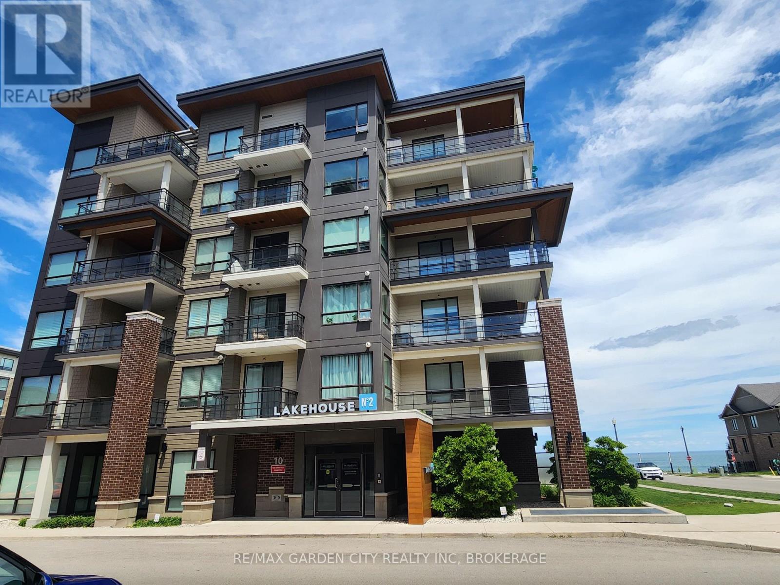 206 - 10 ESPLANADE LANE, Grimsby, Ontario
