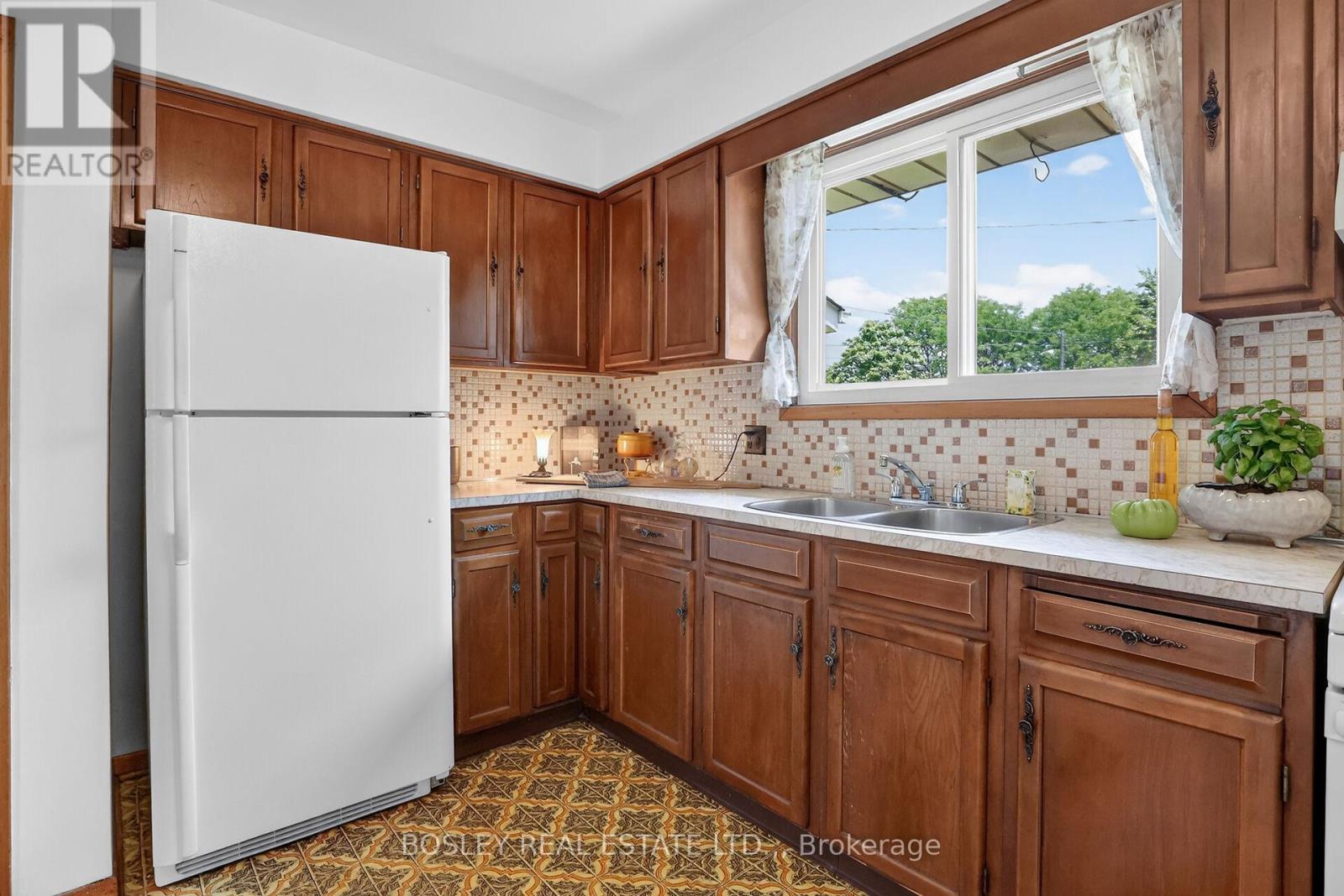 8410 Ares Court, Niagara Falls, Ontario  L2G 6P1 - Photo 11 - X13490446