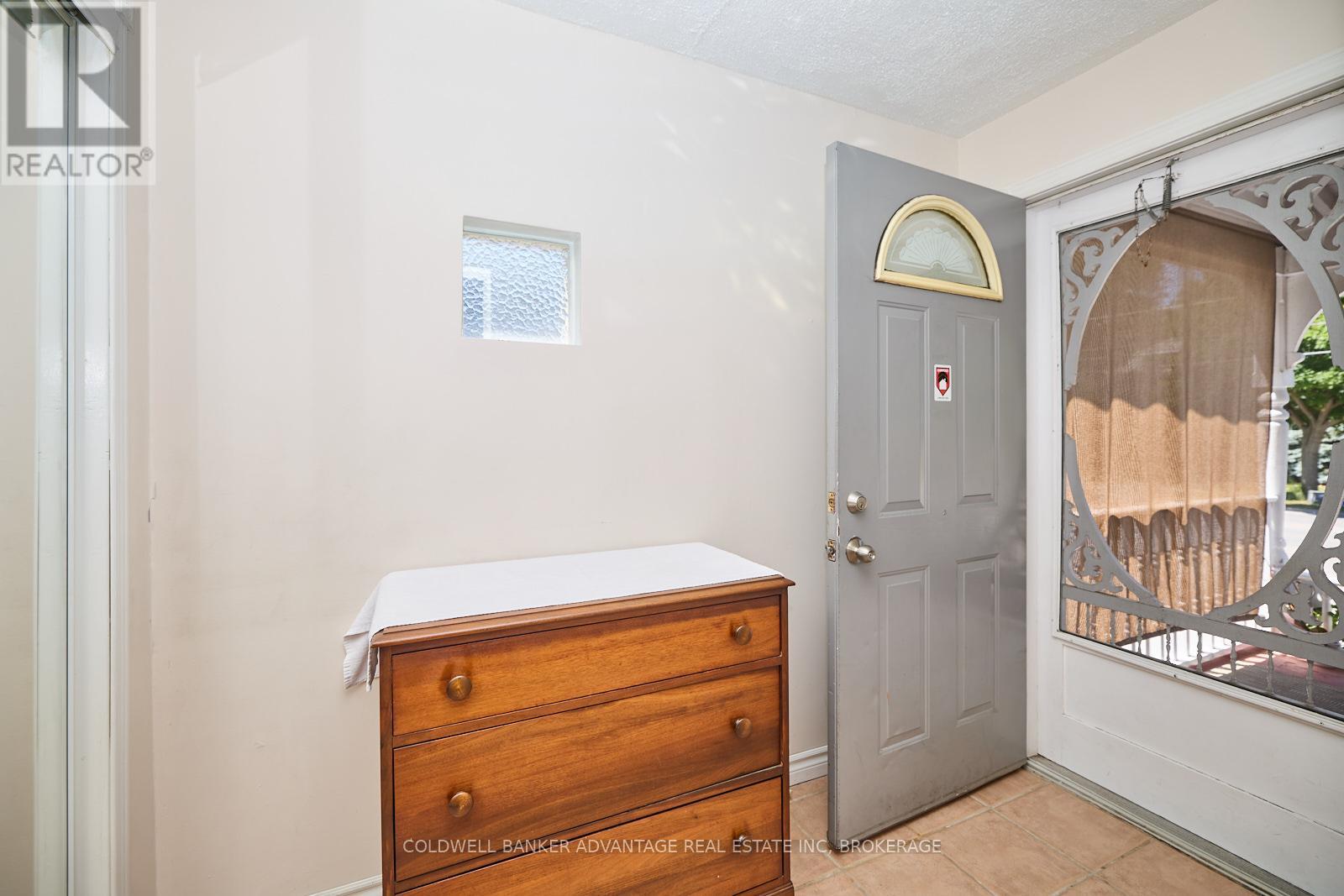 144 Geneva Street, St. Catharines, Ontario  L2R 4N8 - Photo 4 - X13491452