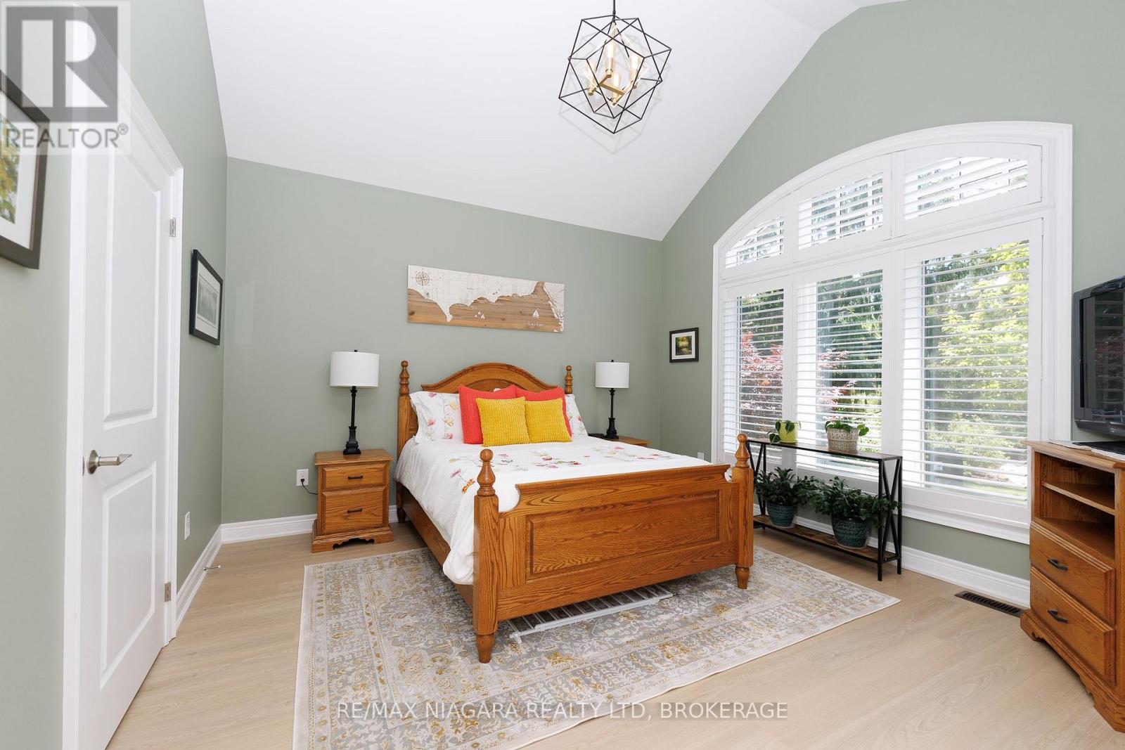 26 Sassafras Row, Fort Erie, Ontario  L0S 1N0 - Photo 4 - X13491848