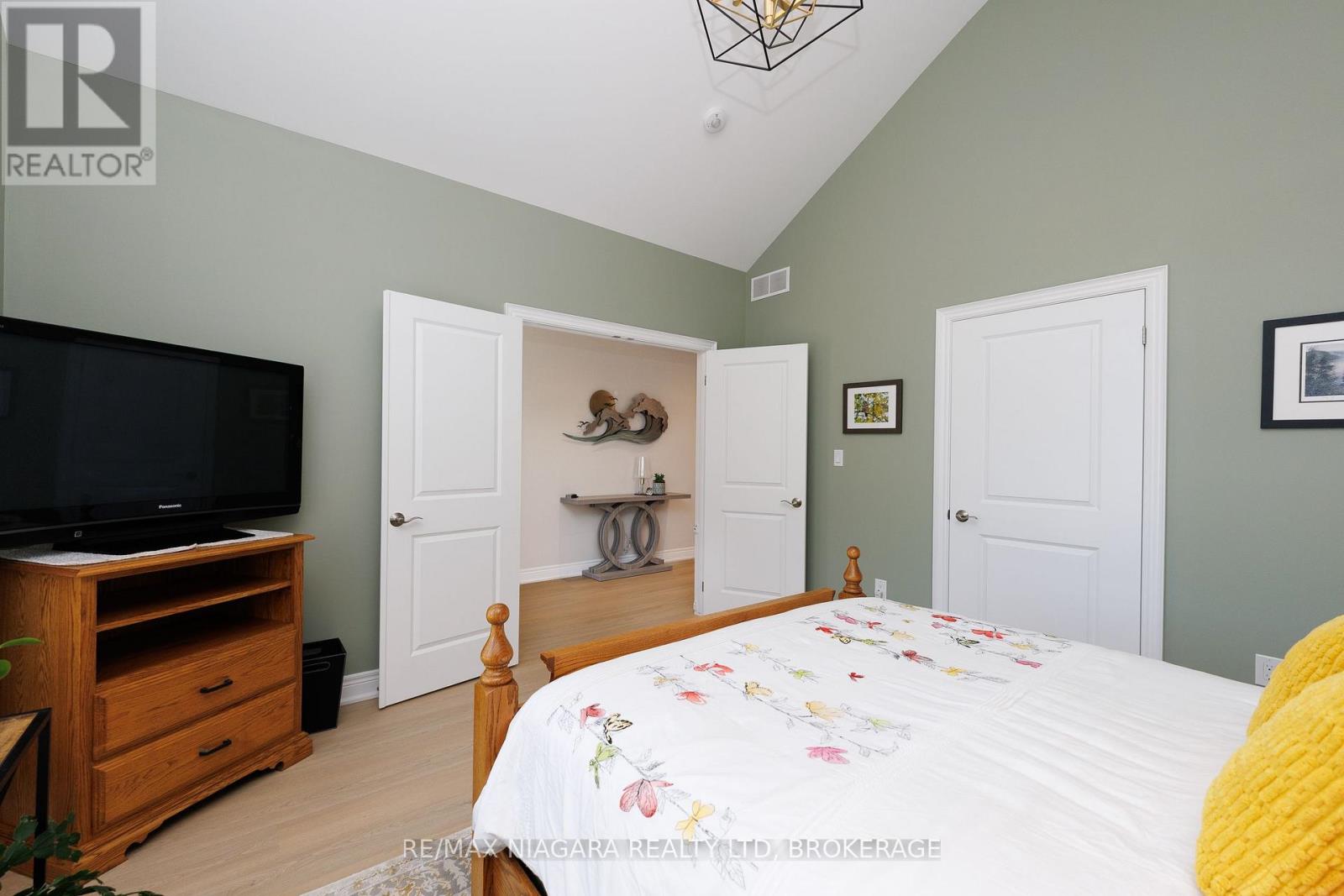 26 Sassafras Row, Fort Erie, Ontario  L0S 1N0 - Photo 5 - X13491848