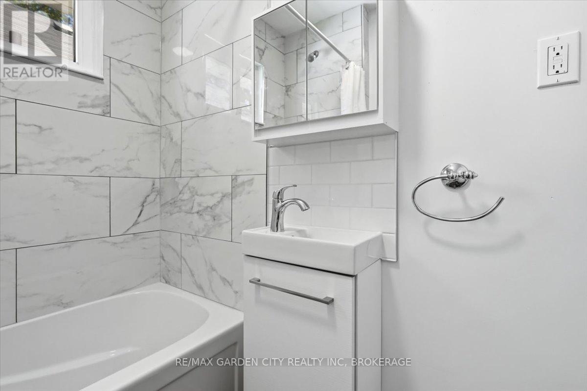 106 Carlton Street, St. Catharines, Ontario  L2R 1R3 - Photo 14 - X13492276