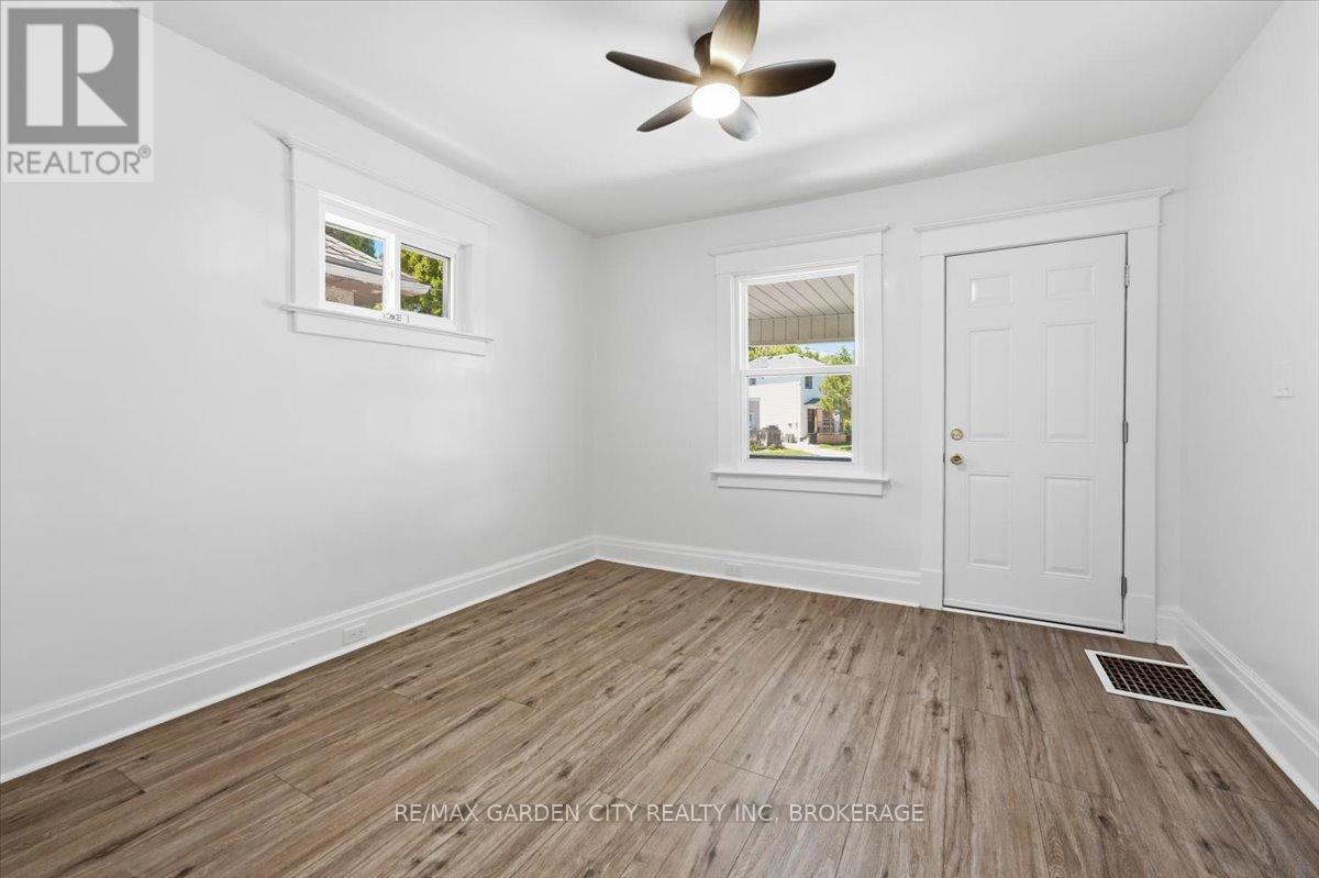 106 Carlton Street, St. Catharines, Ontario  L2R 1R3 - Photo 5 - X13492276