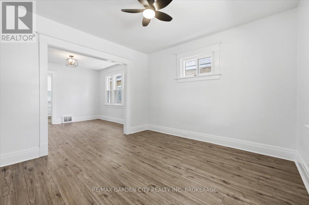 106 Carlton Street, St. Catharines, Ontario  L2R 1R3 - Photo 6 - X13492276
