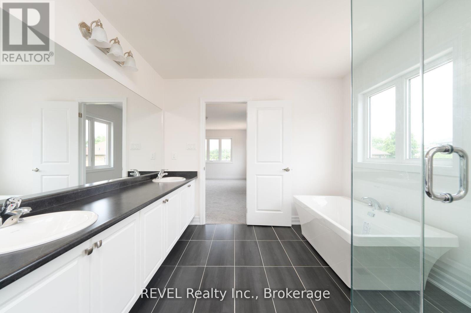 Upper - 4568 Lyons Parkway, Niagara Falls, Ontario  L2E 6S6 - Photo 19 - X13494538