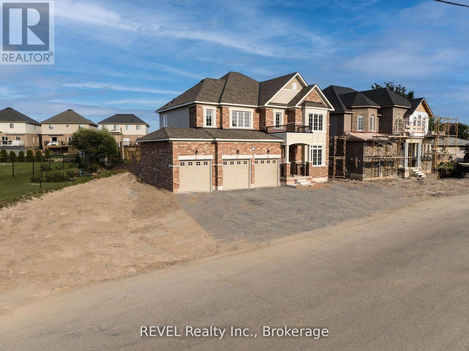 Upper - 4568 Lyons Parkway, Niagara Falls, Ontario  L2E 6S6 - Photo 2 - X13494538