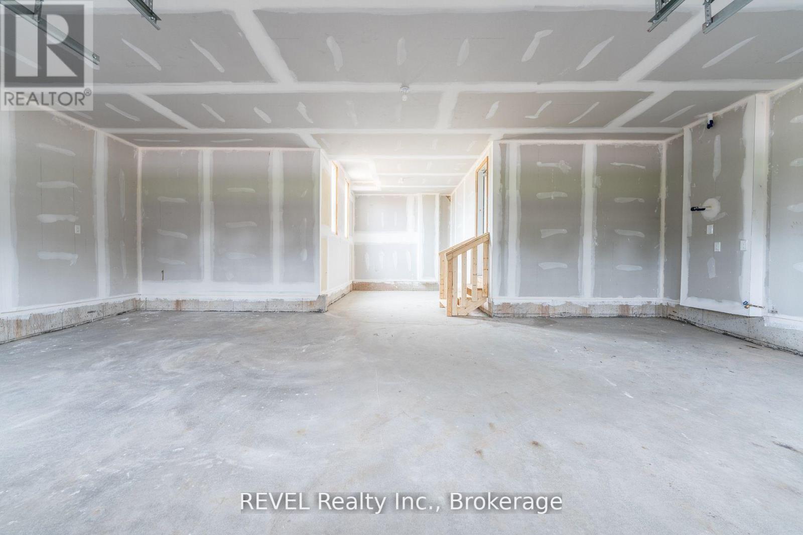 Upper - 4568 Lyons Parkway, Niagara Falls, Ontario  L2E 6S6 - Photo 3 - X13494538