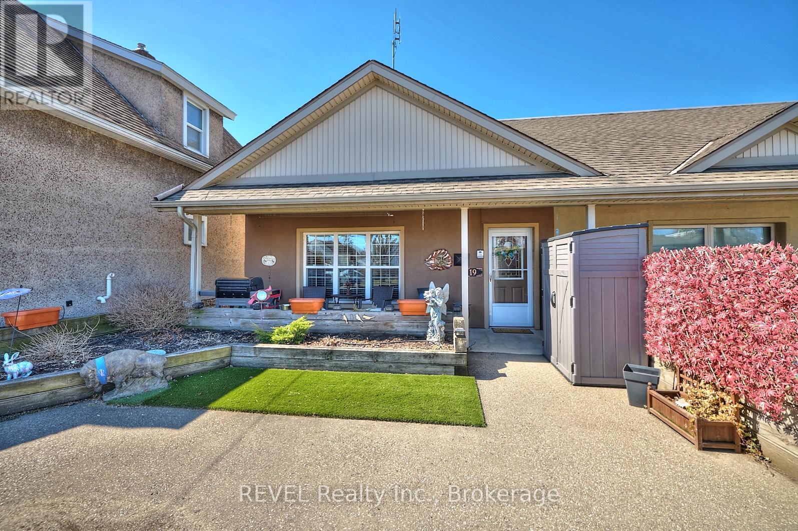 19 KNOLL STREET, Port Colborne, Ontario