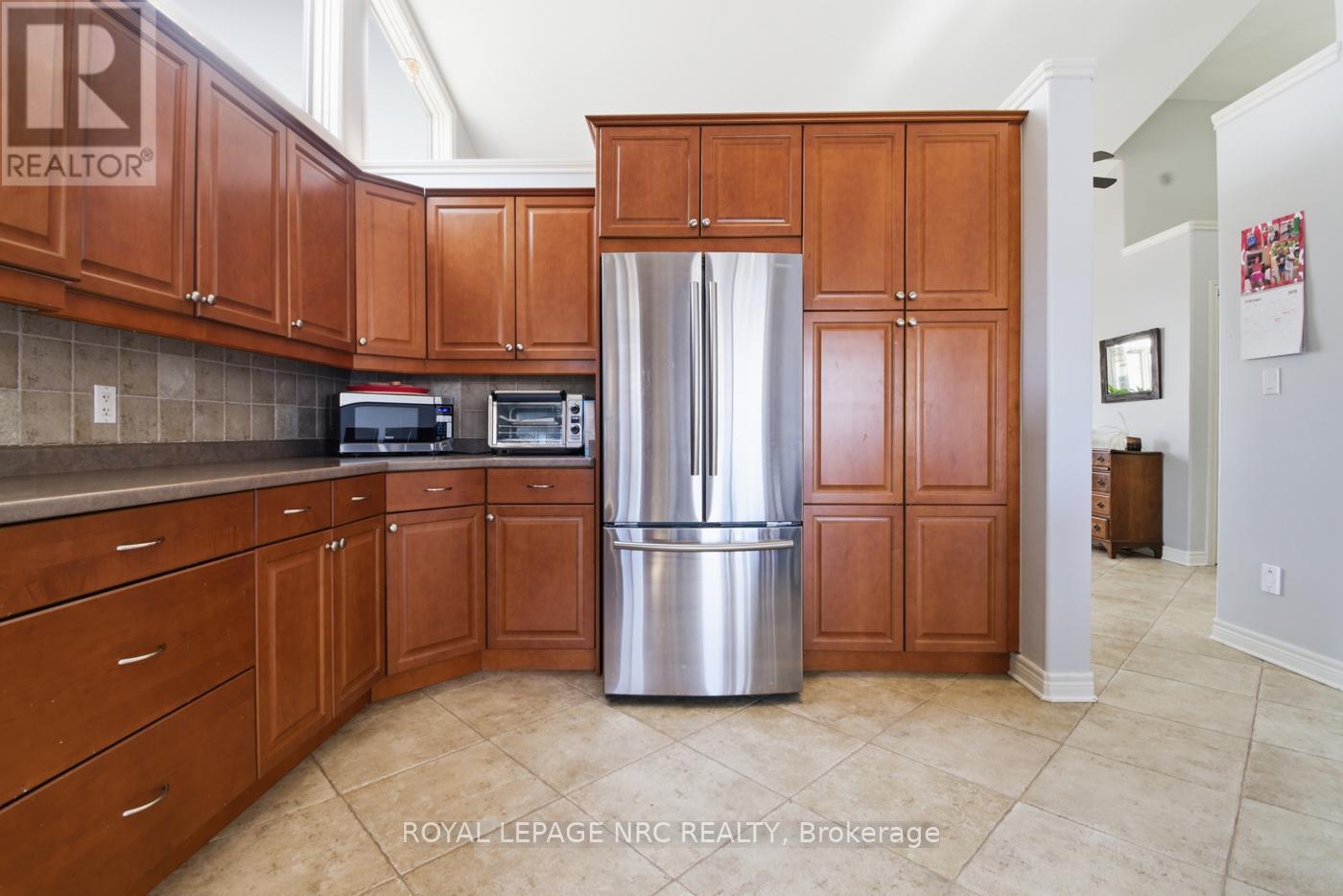 4001 Weinbrenner Road, Niagara Falls, Ontario  L2G 7X9 - Photo 17 - X13495014