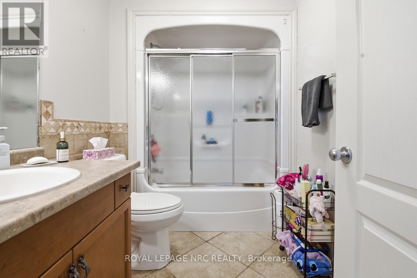 4001 Weinbrenner Road, Niagara Falls, Ontario  L2G 7X9 - Photo 19 - X13495014