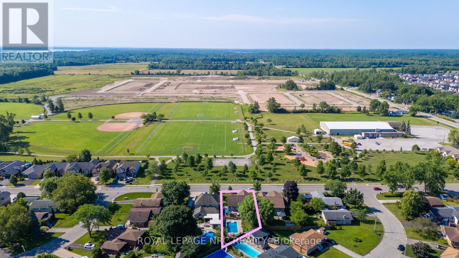 4001 Weinbrenner Road, Niagara Falls, Ontario  L2G 7X9 - Photo 2 - X13495014