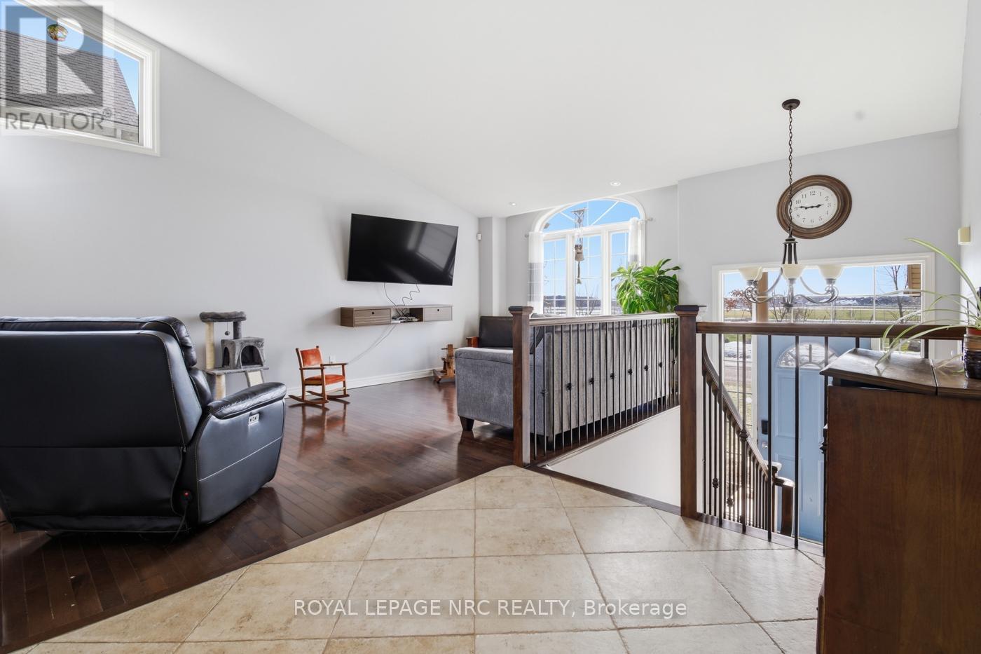 4001 Weinbrenner Road, Niagara Falls, Ontario  L2G 7X9 - Photo 5 - X13495014