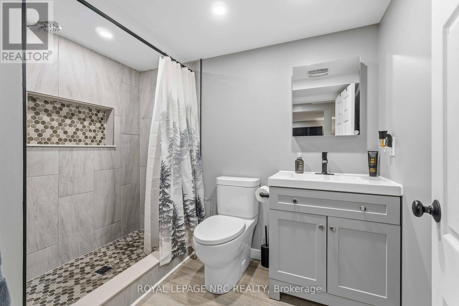 27 Canterbury Drive, St. Catharines, Ontario  L2P 3M6 - Photo 25 - X13496868