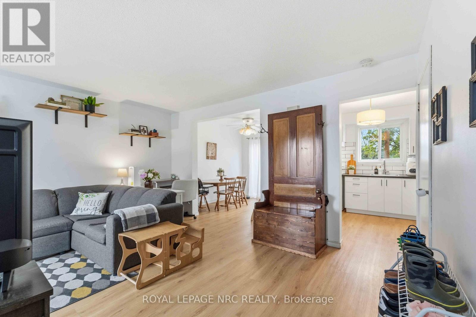 27 Canterbury Drive, St. Catharines, Ontario  L2P 3M6 - Photo 3 - X13496868