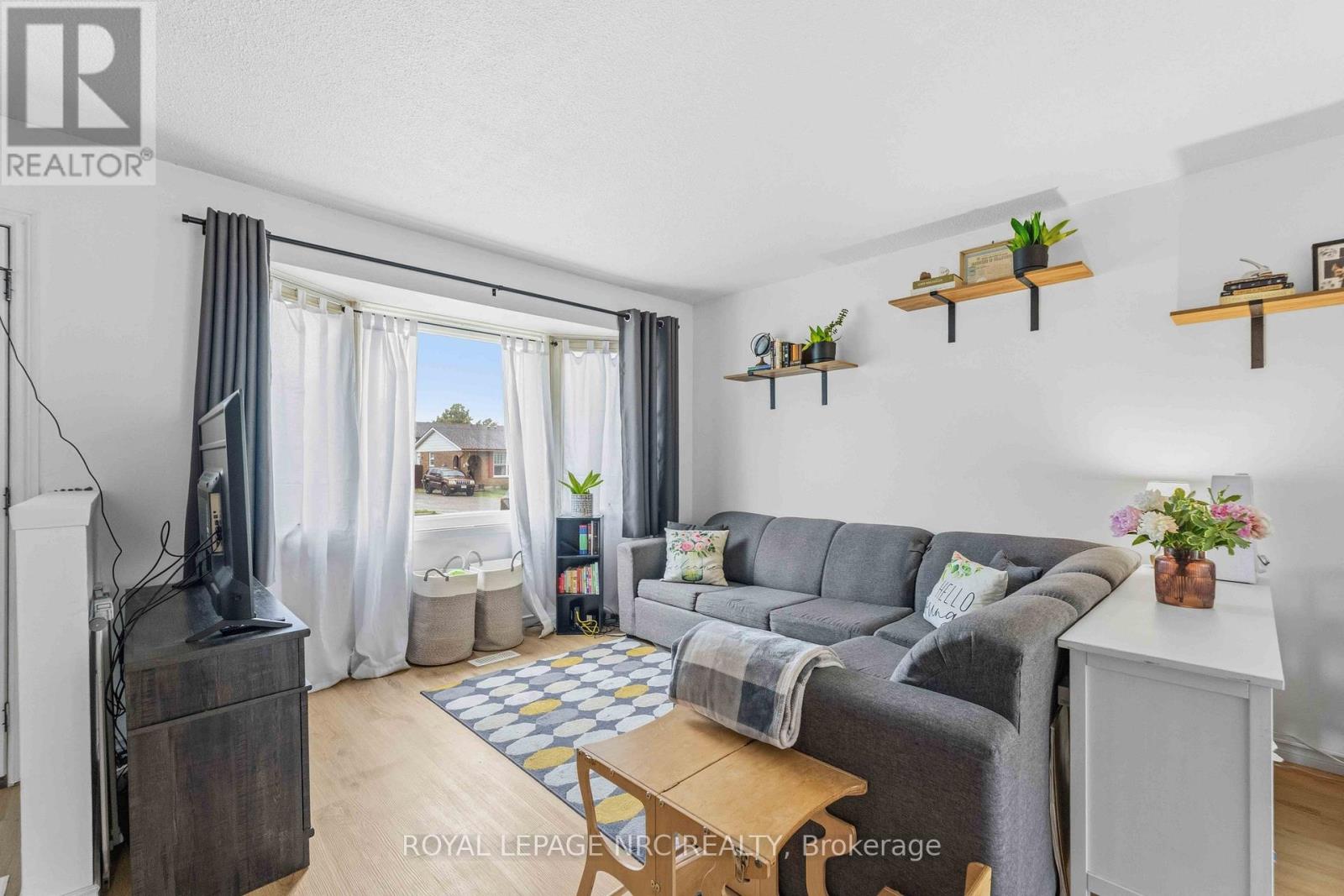 27 Canterbury Drive, St. Catharines, Ontario  L2P 3M6 - Photo 5 - X13496868