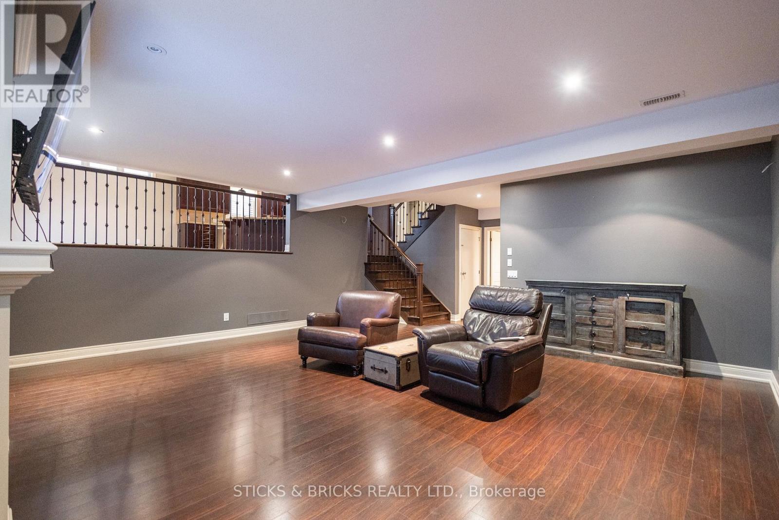 6415 Christopher Crescent, Niagara Falls, Ontario  L2H 0B3 - Photo 11 - X13498370