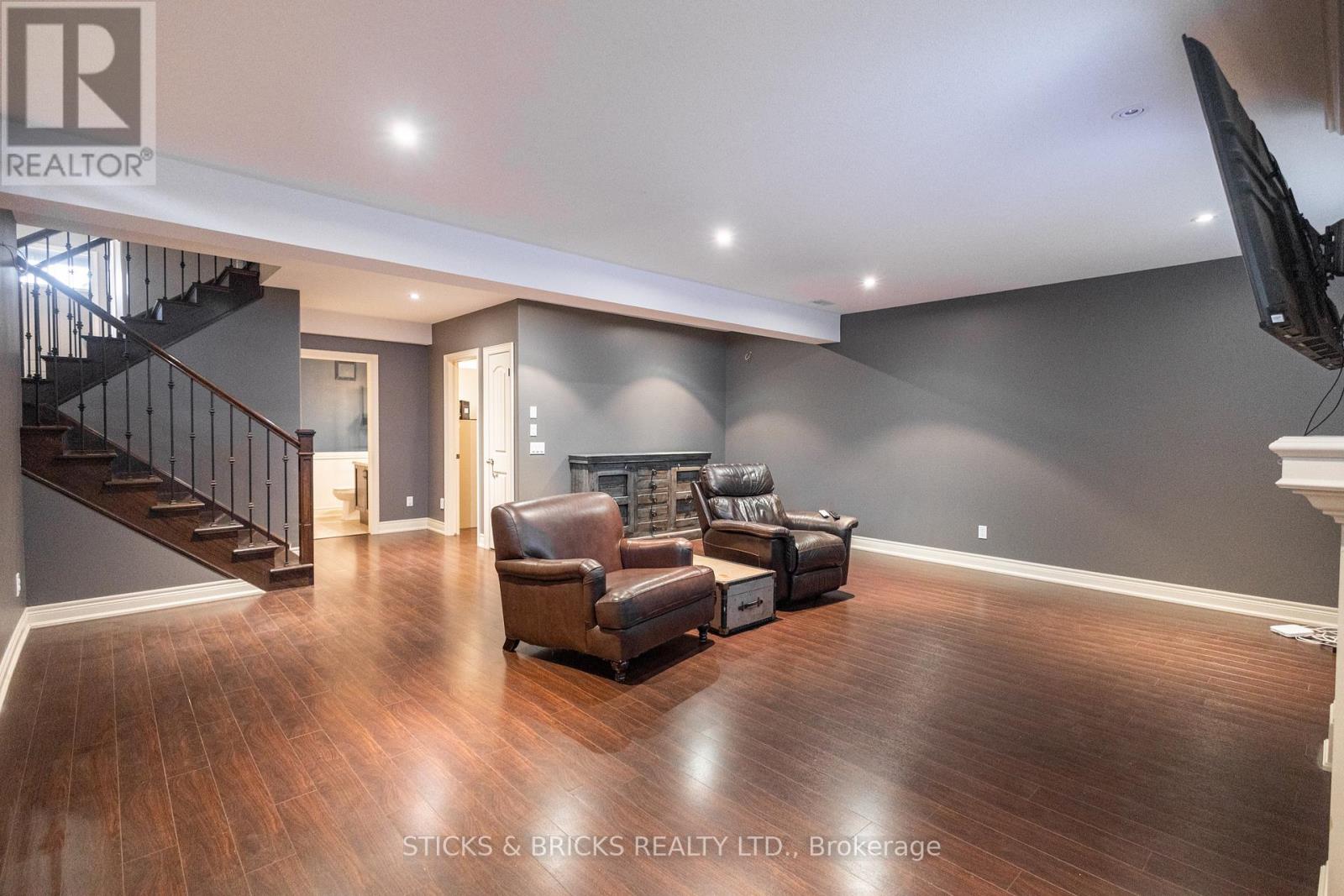 6415 Christopher Crescent, Niagara Falls, Ontario  L2H 0B3 - Photo 12 - X13498370