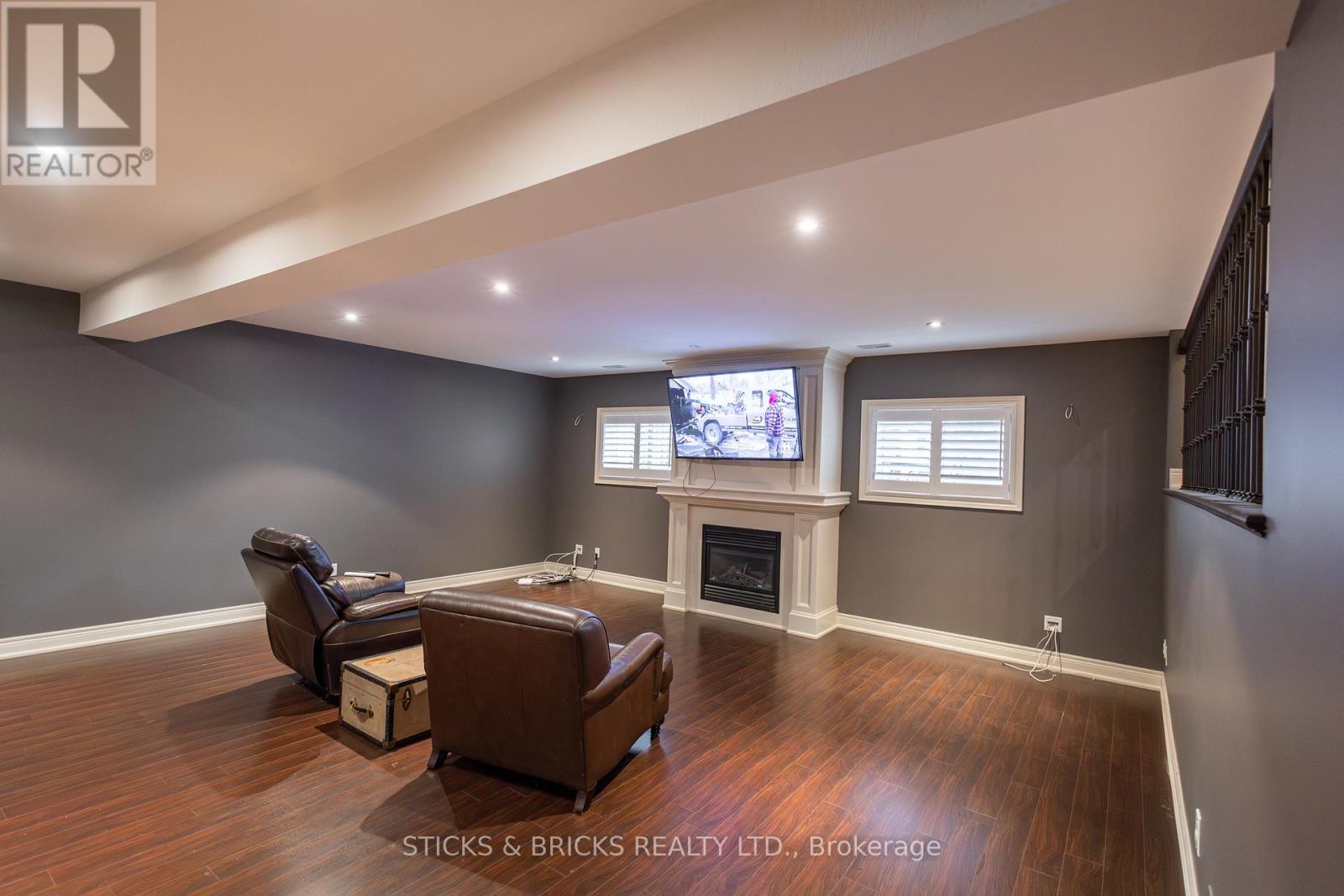 6415 Christopher Crescent, Niagara Falls, Ontario  L2H 0B3 - Photo 13 - X13498370