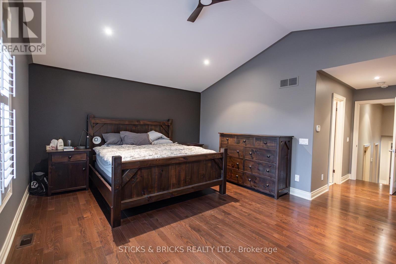 6415 Christopher Crescent, Niagara Falls, Ontario  L2H 0B3 - Photo 17 - X13498370