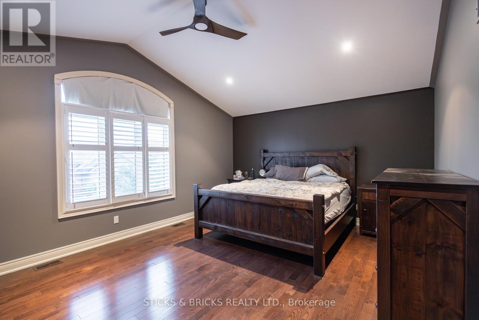 6415 Christopher Crescent, Niagara Falls, Ontario  L2H 0B3 - Photo 19 - X13498370