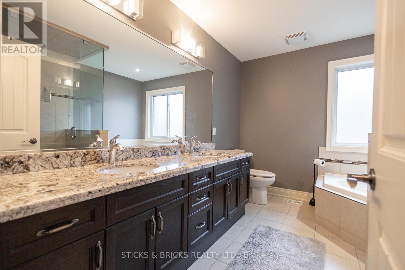 6415 Christopher Crescent, Niagara Falls, Ontario  L2H 0B3 - Photo 21 - X13498370