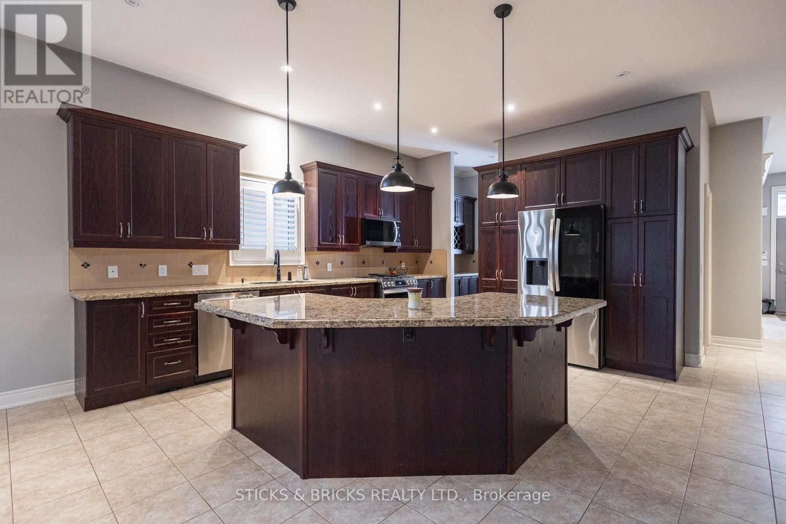 6415 Christopher Crescent, Niagara Falls, Ontario  L2H 0B3 - Photo 7 - X13498370