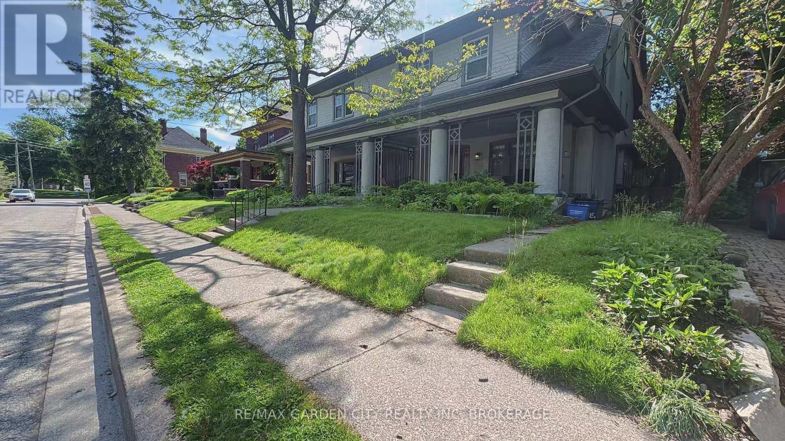 2 - 5 COLLEGE STREET, St. Catharines, Ontario