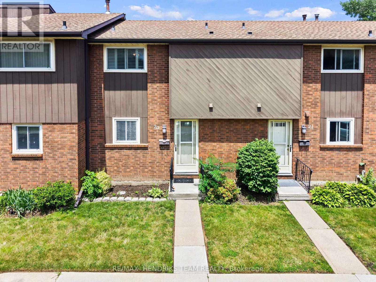 20 - 64 FORSTER STREET, St. Catharines, Ontario