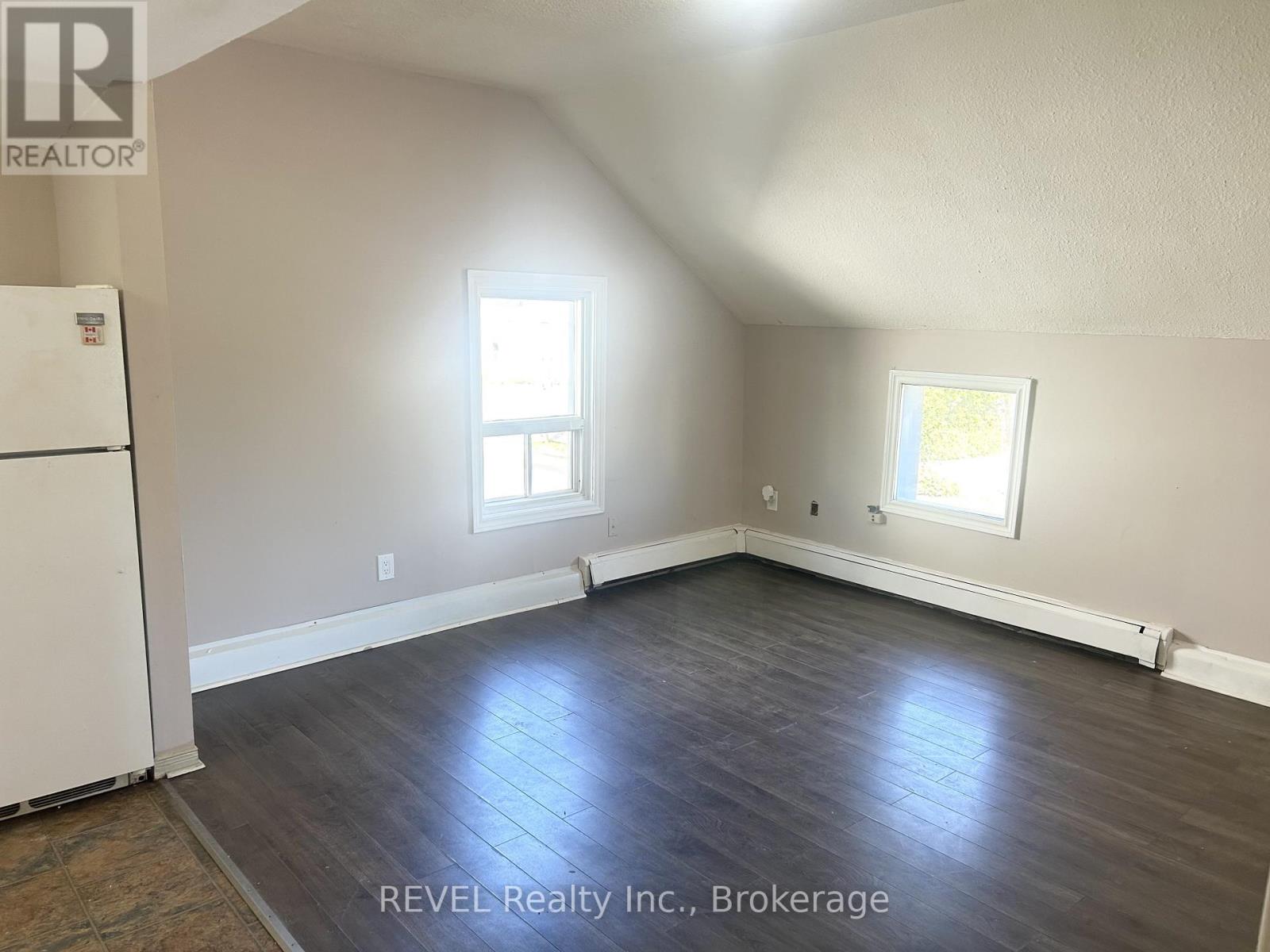 8 Pelham Road, St. Catharines, Ontario  L2S 1P9 - Photo 10 - X13503250