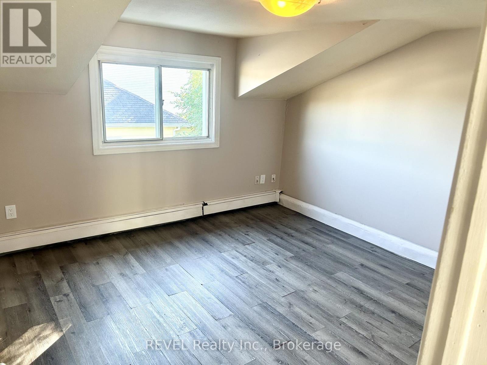 8 Pelham Road, St. Catharines, Ontario  L2S 1P9 - Photo 12 - X13503250
