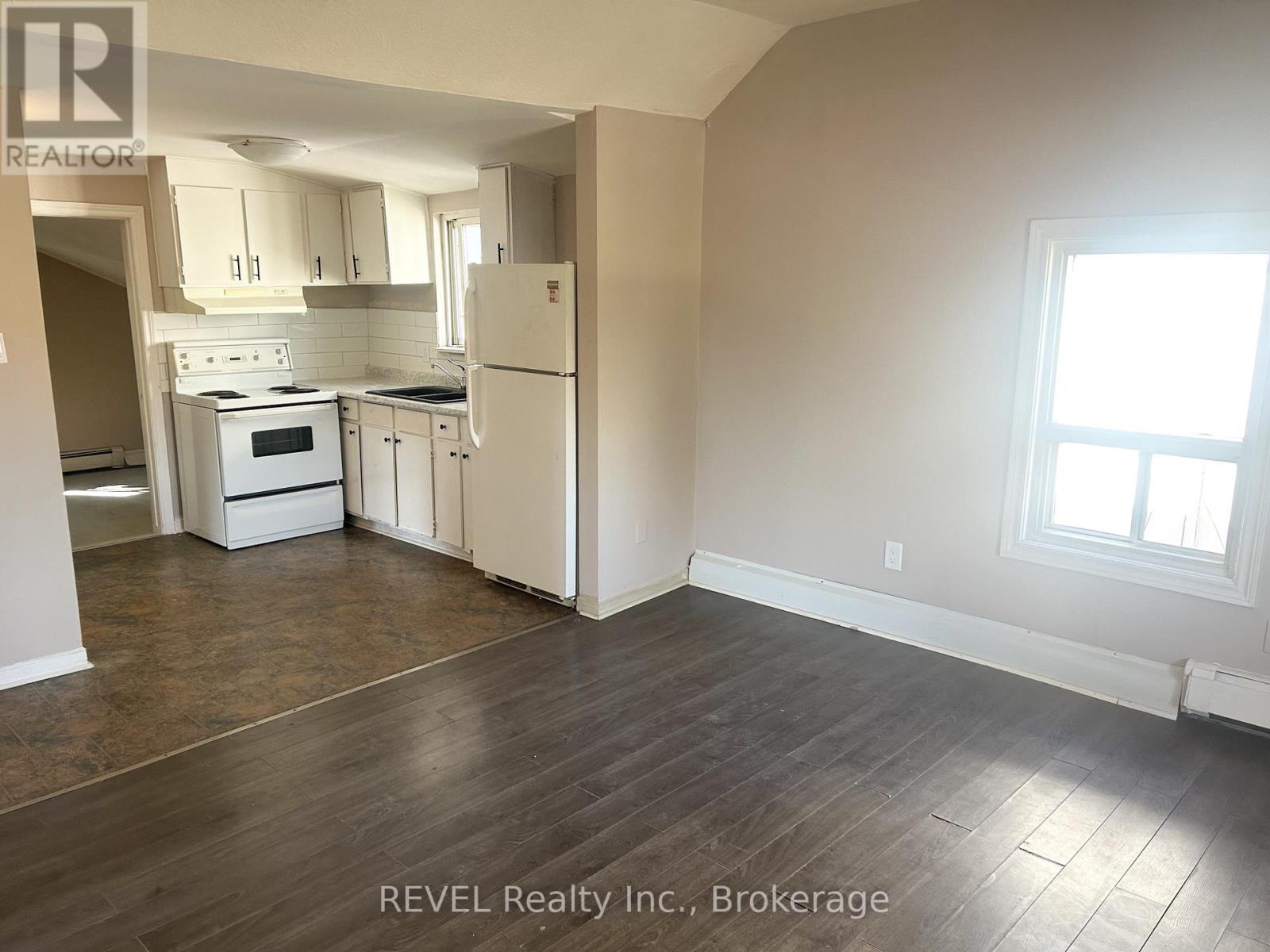 8 Pelham Road, St. Catharines, Ontario  L2S 1P9 - Photo 9 - X13503250