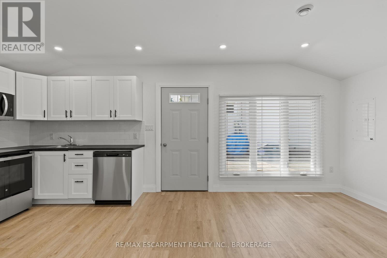 Unit 2 - 362 Gatfield Avenue, Welland, Ontario  L3B 5B2 - Photo 2 - X13508902