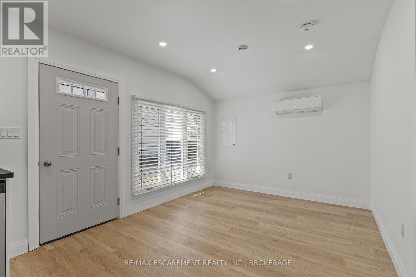 Unit 2 - 362 Gatfield Avenue, Welland, Ontario  L3B 5B2 - Photo 3 - X13508902
