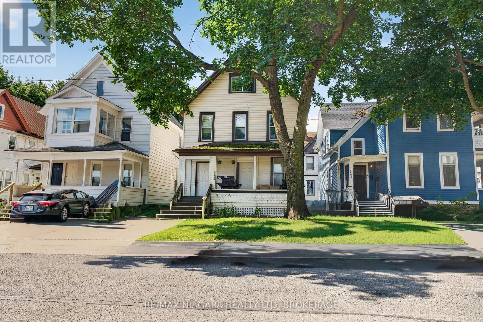 4454 HURON STREET, Niagara Falls, Ontario