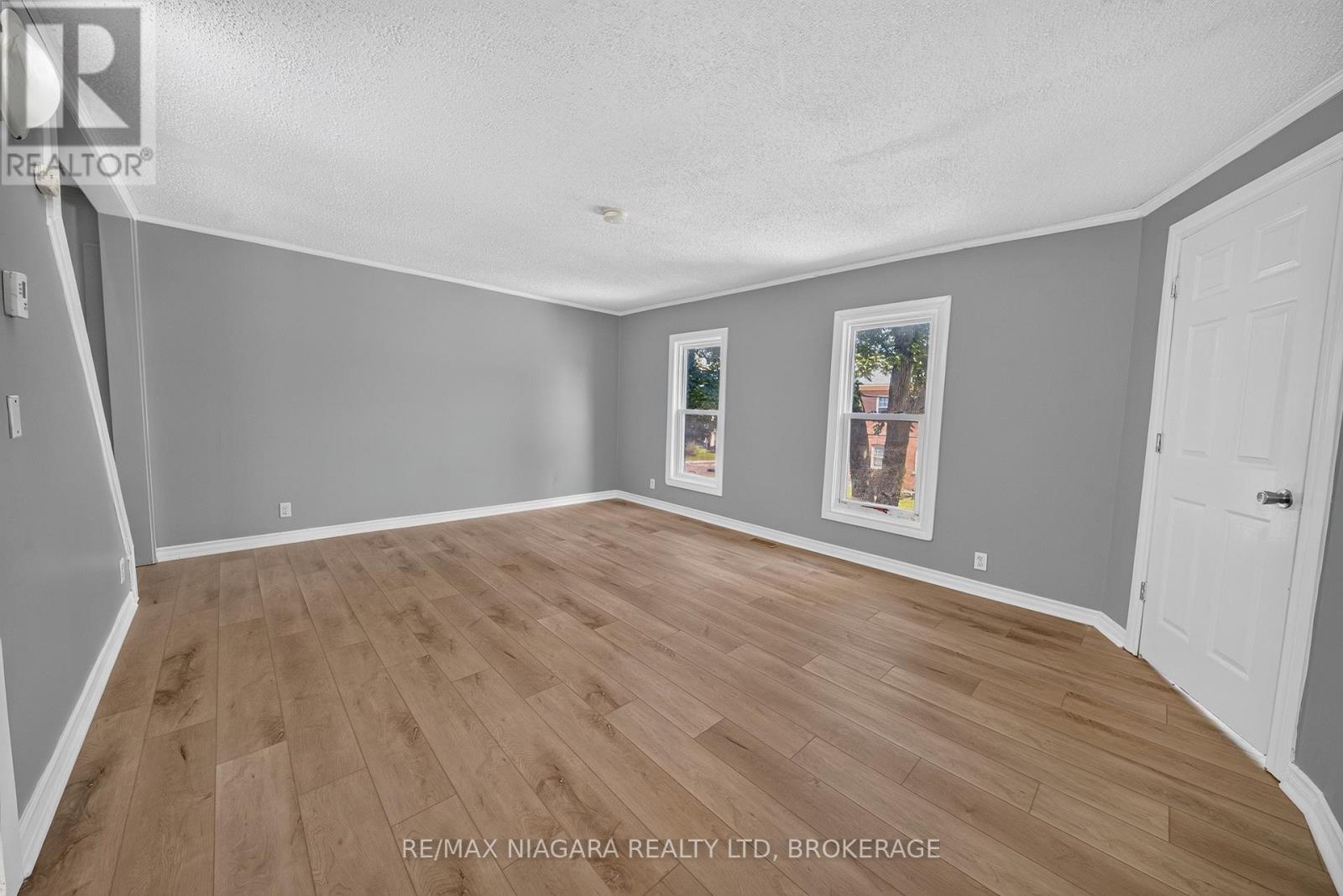 4454 Huron Street, Niagara Falls, Ontario  L2E 2H2 - Photo 10 - X13508940