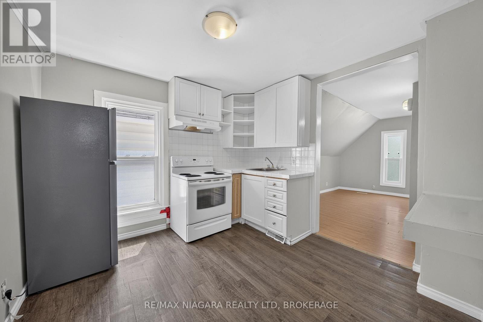 4454 Huron Street, Niagara Falls, Ontario  L2E 2H2 - Photo 11 - X13508940