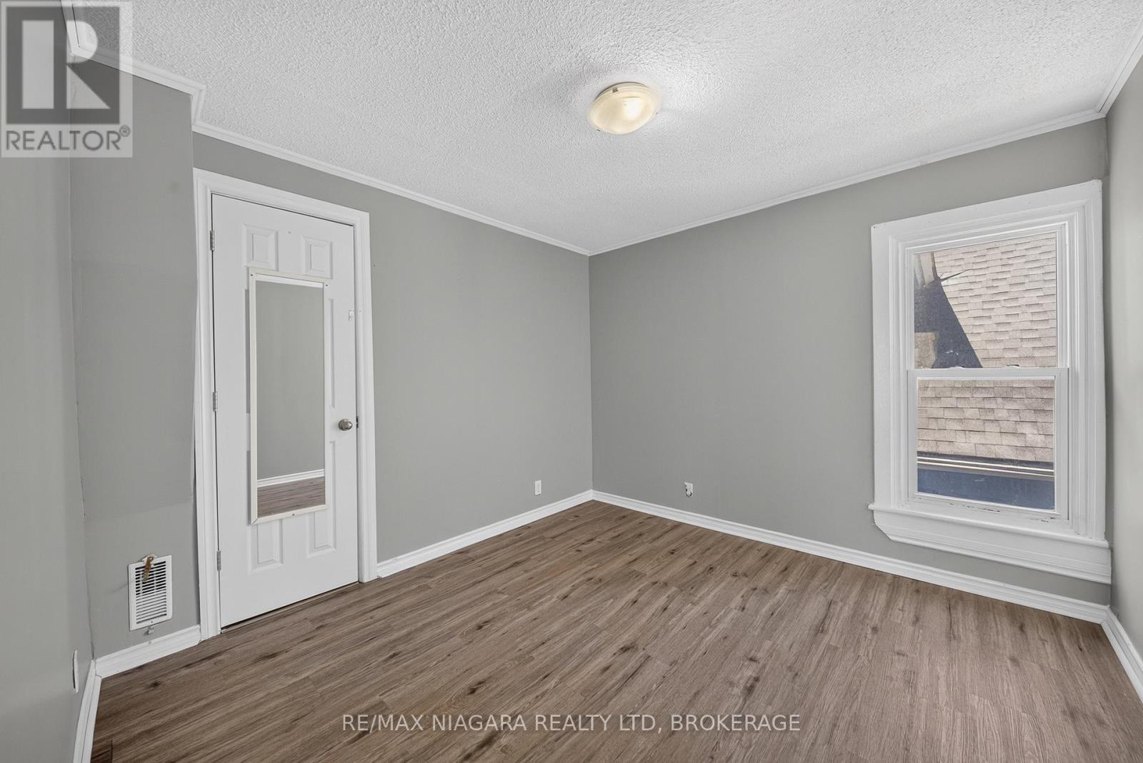 4454 Huron Street, Niagara Falls, Ontario  L2E 2H2 - Photo 12 - X13508940