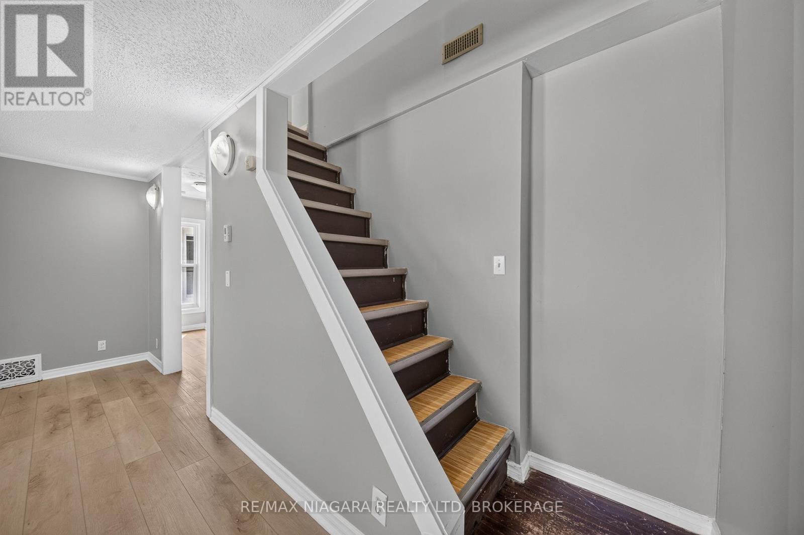 4454 Huron Street, Niagara Falls, Ontario  L2E 2H2 - Photo 18 - X13508940
