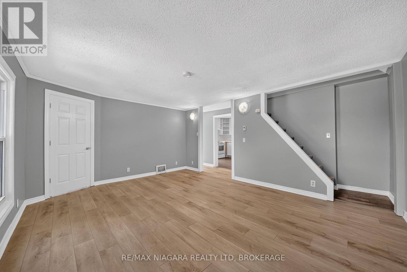 4454 Huron Street, Niagara Falls, Ontario  L2E 2H2 - Photo 9 - X13508940