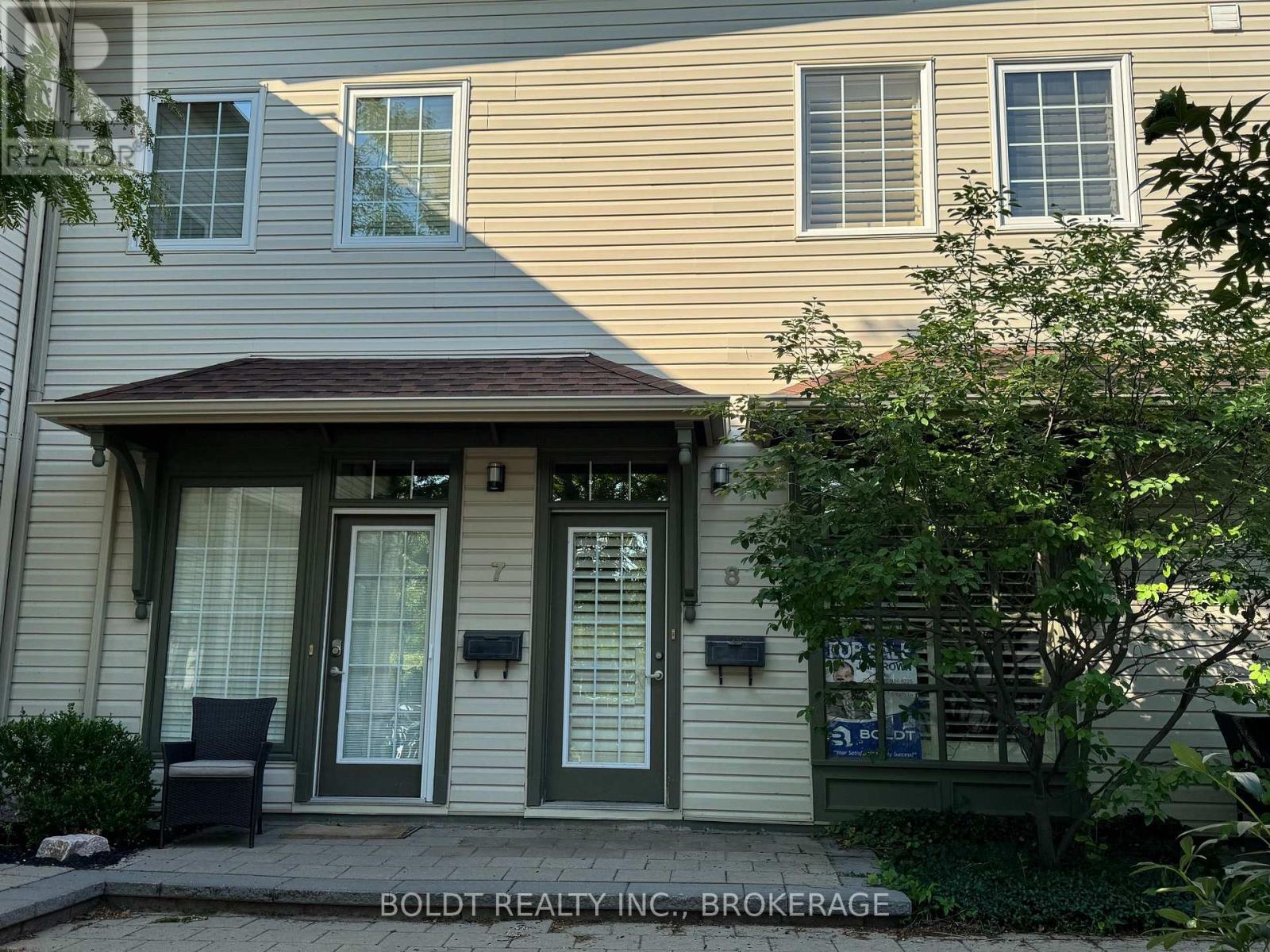 8 - 49 ONTARIO STREET, Grimsby, Ontario