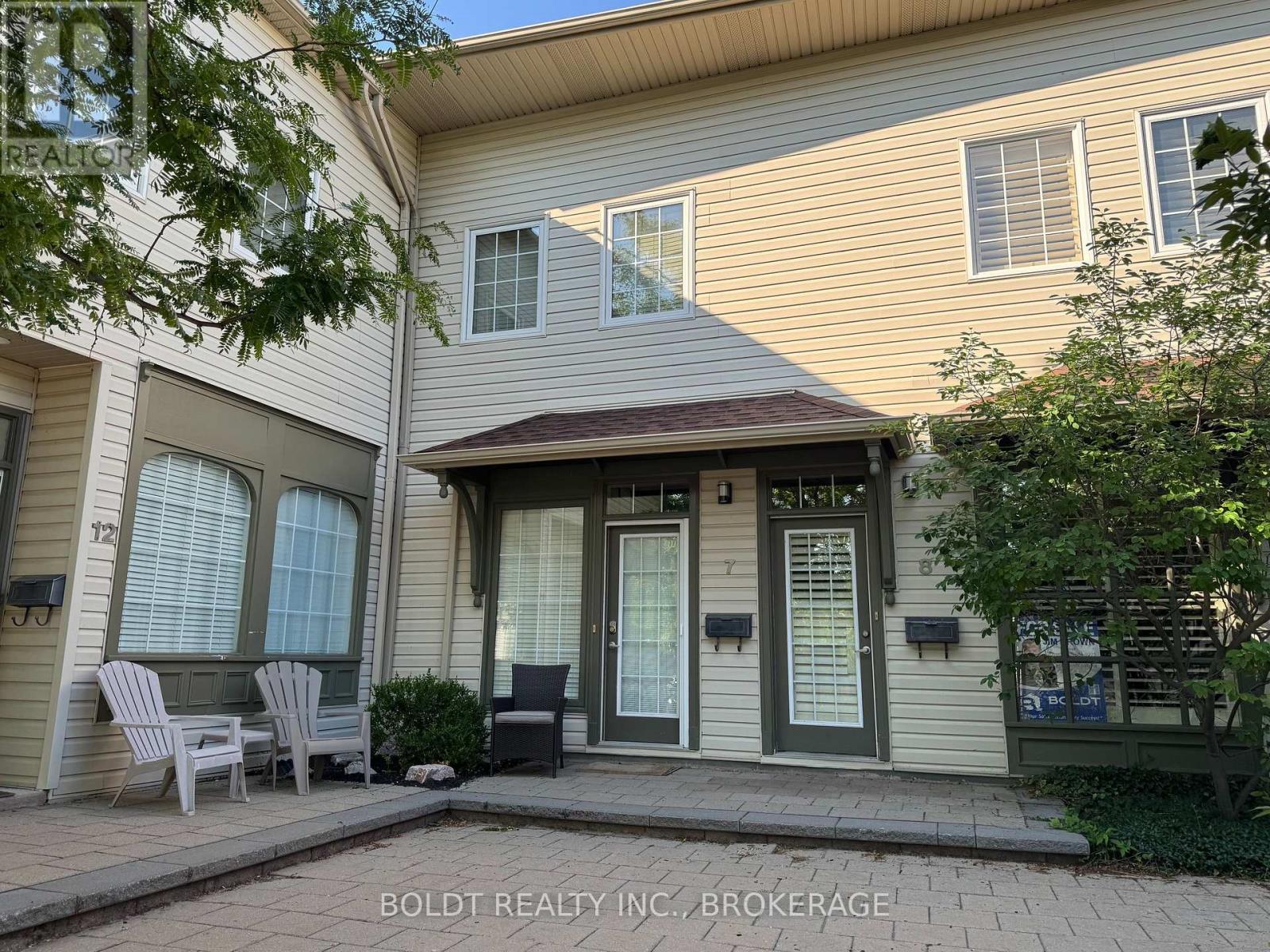 8 - 49 Ontario Street, Grimsby, Ontario  L3M 3H2 - Photo 2 - X13509874
