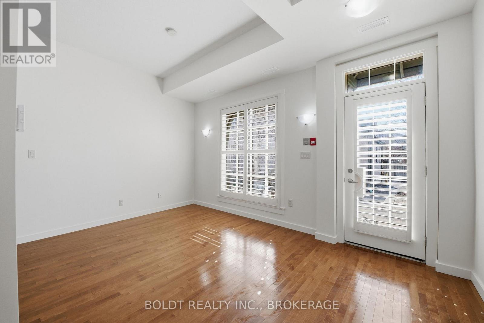 8 - 49 Ontario Street, Grimsby, Ontario  L3M 3H2 - Photo 5 - X13509874