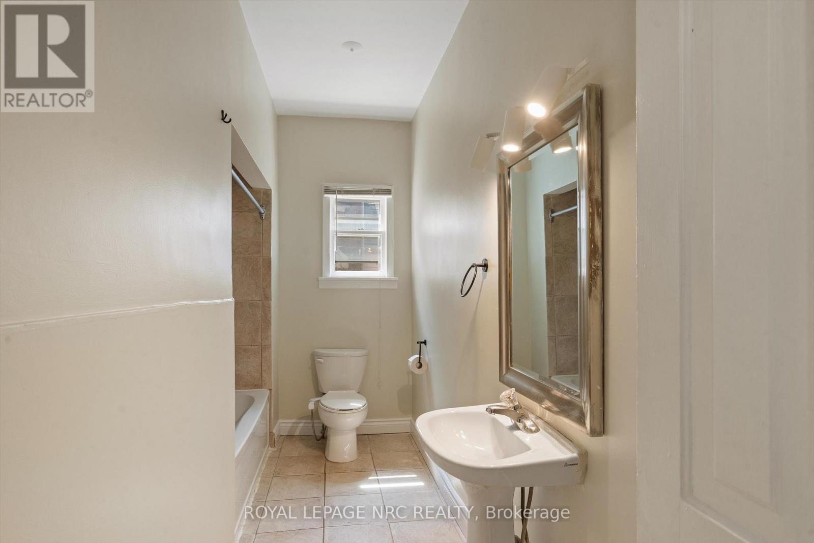 7 Beecher Street, St. Catharines, Ontario  L2R 5S4 - Photo 14 - X13511244