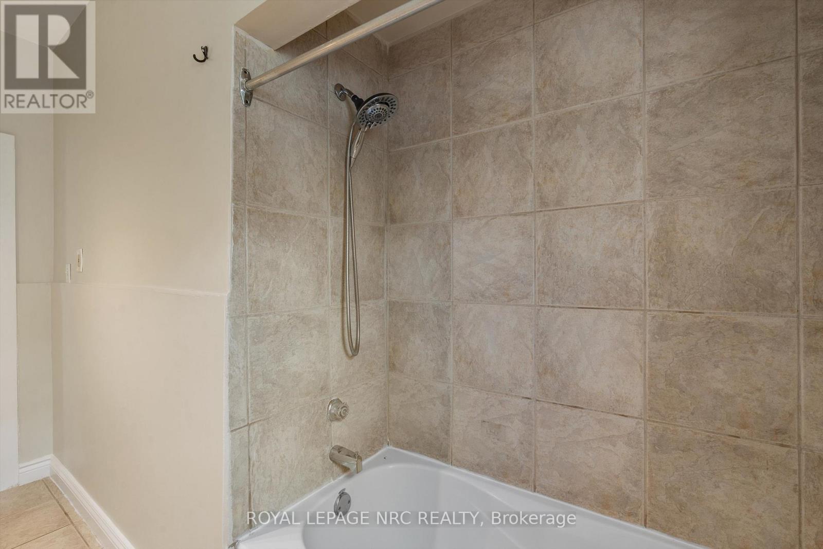 7 Beecher Street, St. Catharines, Ontario  L2R 5S4 - Photo 15 - X13511244